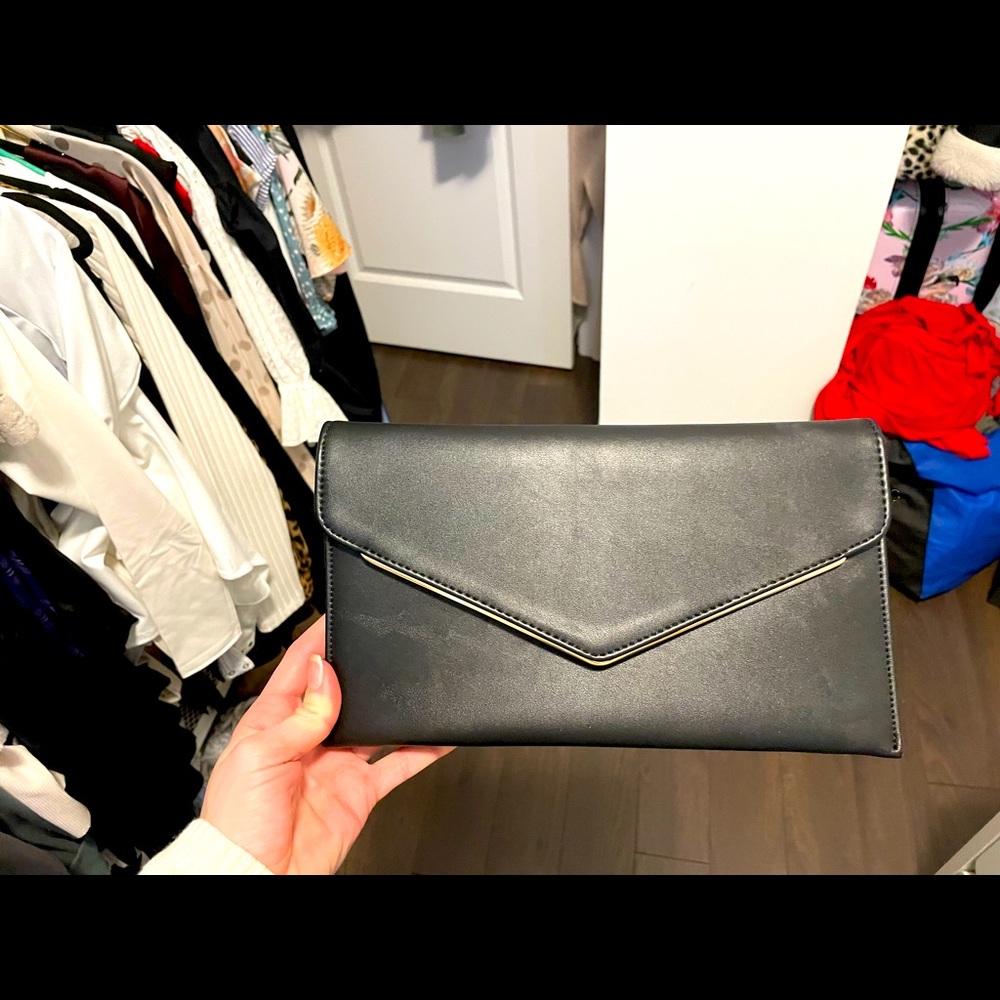 Black clutch